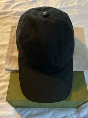Gucci Black Baseball Cap with Red and Green Side Stripe